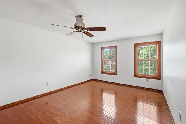 6137 Holywell Drive, Dublin, OH 43017