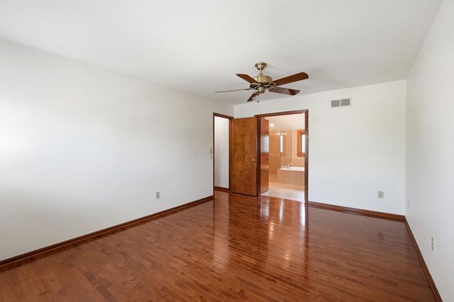 6137 Holywell Drive, Dublin, OH 43017