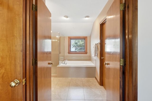 6137 Holywell Drive, Dublin, OH 43017