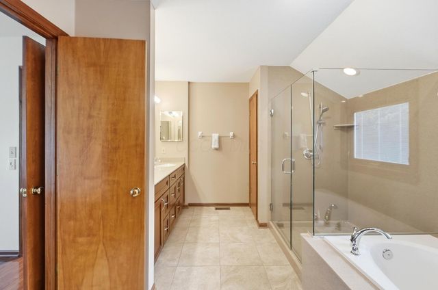 6137 Holywell Drive, Dublin, OH 43017