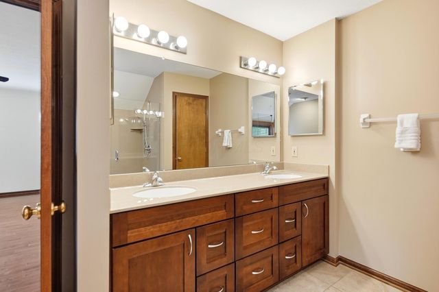 6137 Holywell Drive, Dublin, OH 43017