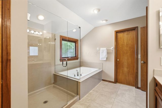 6137 Holywell Drive, Dublin, OH 43017