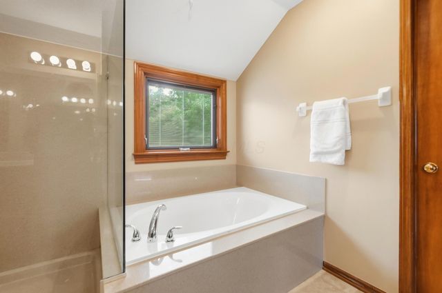 6137 Holywell Drive, Dublin, OH 43017