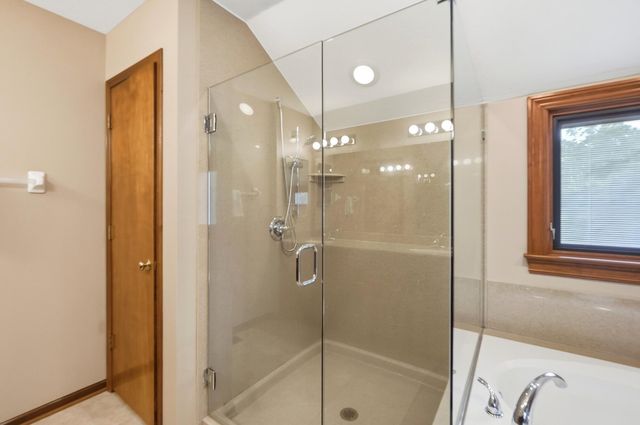 6137 Holywell Drive, Dublin, OH 43017