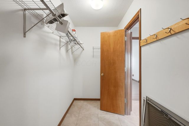 6137 Holywell Drive, Dublin, OH 43017
