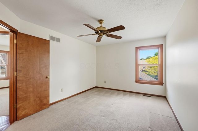 6137 Holywell Drive, Dublin, OH 43017