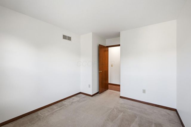 6137 Holywell Drive, Dublin, OH 43017