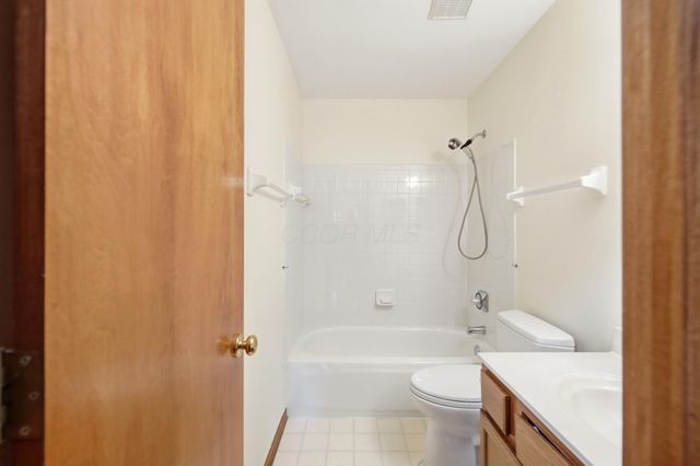 6137 Holywell Drive, Dublin, OH 43017