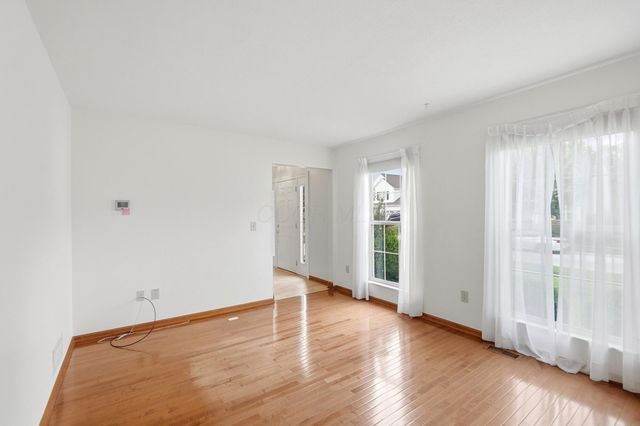 6137 Holywell Drive, Dublin, OH 43017