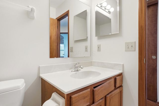 6137 Holywell Drive, Dublin, OH 43017