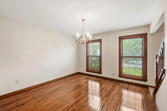 6137 Holywell Drive, Dublin, OH 43017