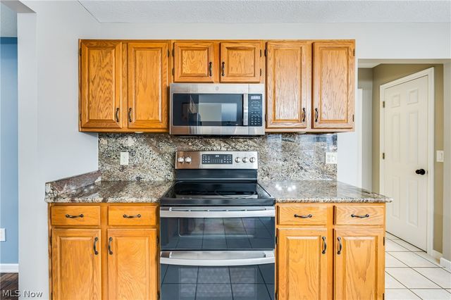 25 Willow Bend Drive, Canfield, OH 44406