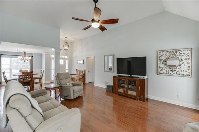 646 Forest Pine Dr, Ball Ground, GA 30107