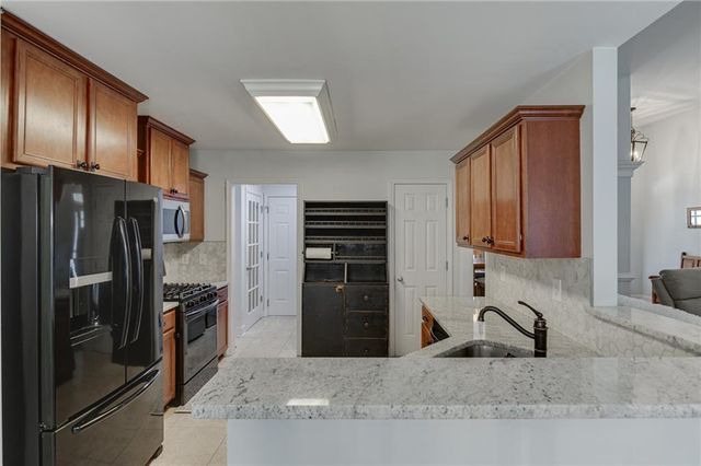 646 Forest Pine Dr, Ball Ground, GA 30107
