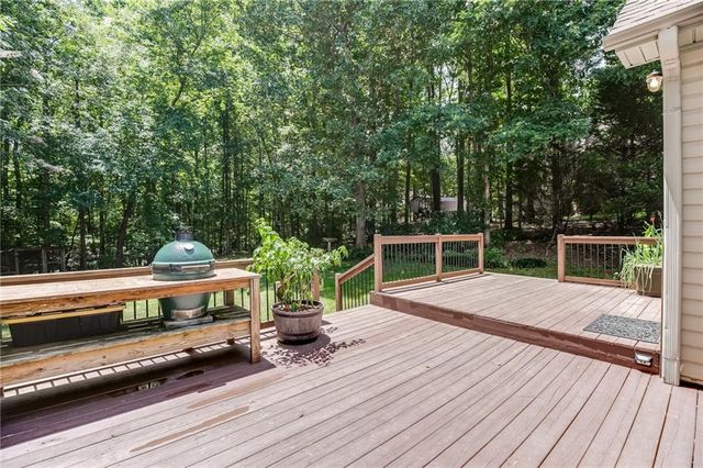 646 Forest Pine Dr, Ball Ground, GA 30107