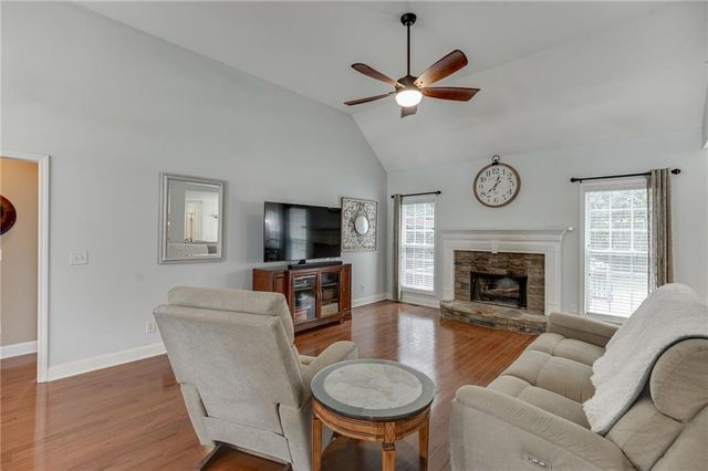 646 Forest Pine Dr, Ball Ground, GA 30107
