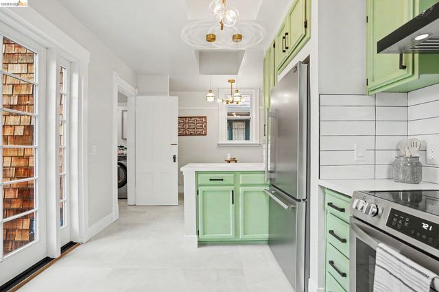 865 Cedar St, Alameda, CA 94501