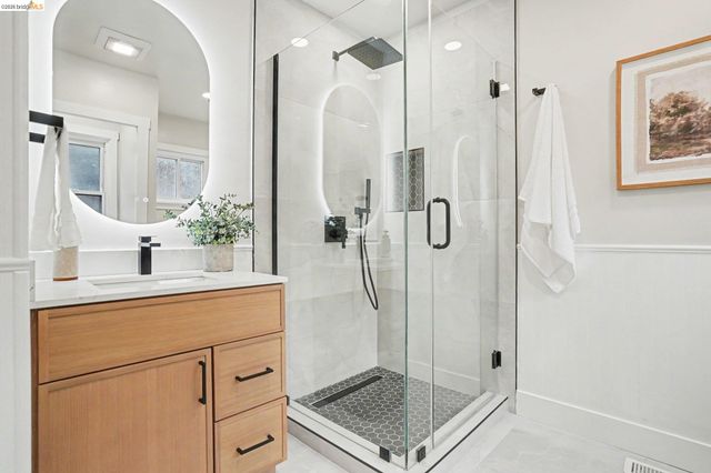 865 Cedar St, Alameda, CA 94501