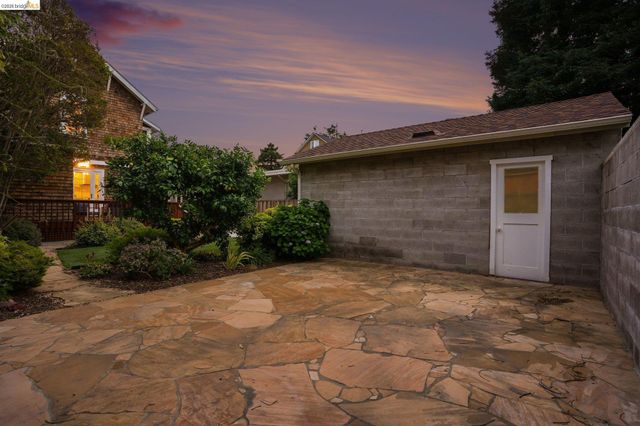 865 Cedar St, Alameda, CA 94501