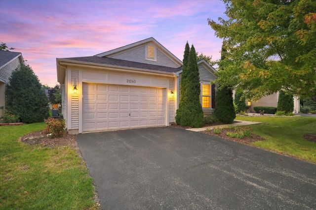 21240 Windsor Lake Lane, Crest Hill, IL 60403