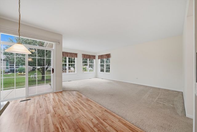 21240 Windsor Lake Lane, Crest Hill, IL 60403