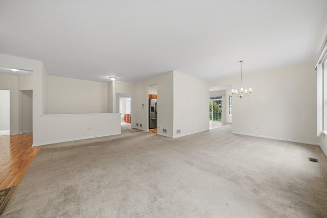 21240 Windsor Lake Lane, Crest Hill, IL 60403
