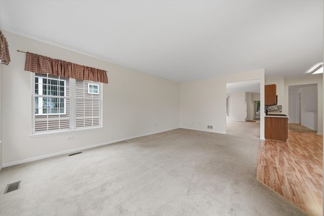 21240 Windsor Lake Lane, Crest Hill, IL 60403
