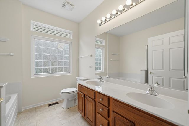 21240 Windsor Lake Lane, Crest Hill, IL 60403
