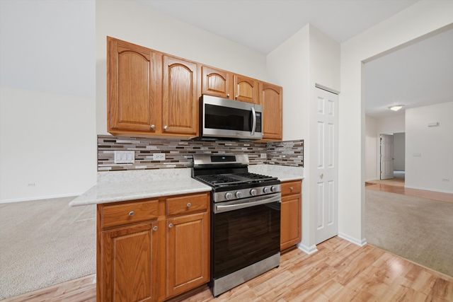 21240 Windsor Lake Lane, Crest Hill, IL 60403