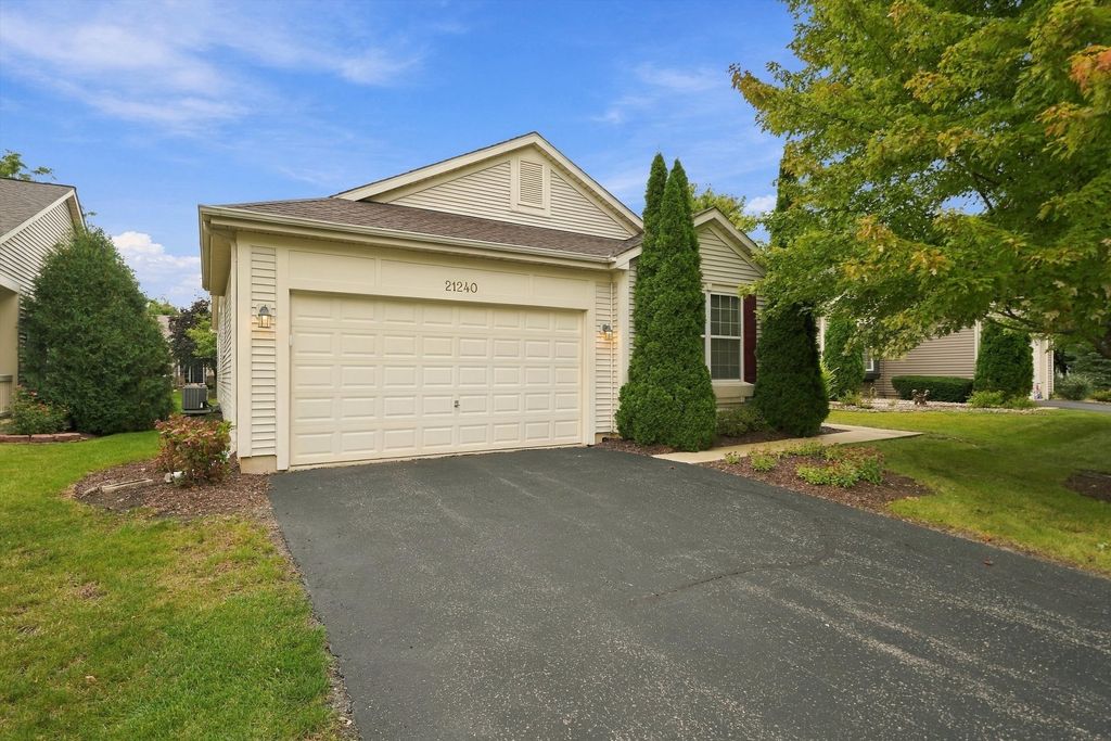 21240 Windsor Lake Lane, Crest Hill, IL 60403