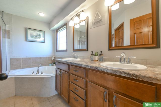 20500 SW Hollow Court, Martell, NE 68404