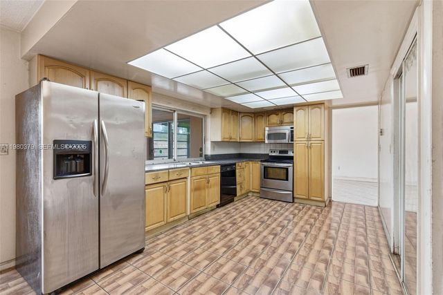 7749 Fairway Blvd, Miramar, FL 33023