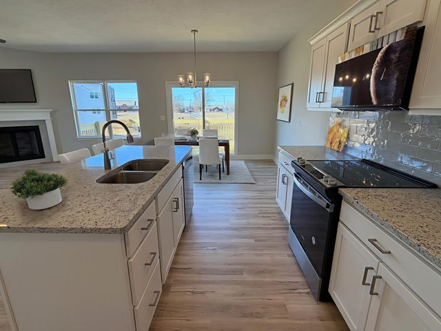 1281 N Maxine Avenue, Nixa, MO 65714