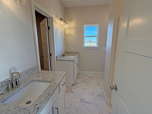 1281 N Maxine Avenue, Nixa, MO 65714