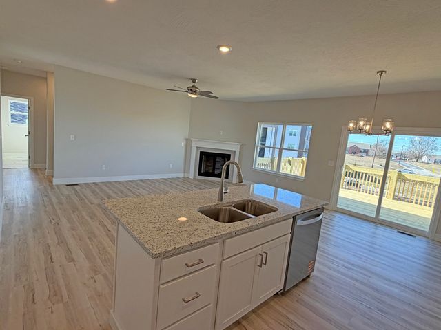 1281 N Maxine Avenue, Nixa, MO 65714