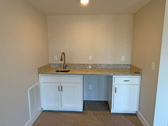 1281 N Maxine Avenue, Nixa, MO 65714