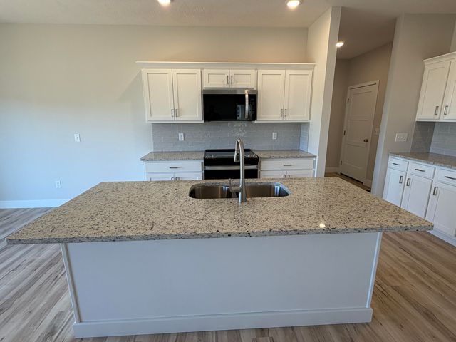 1281 N Maxine Avenue, Nixa, MO 65714