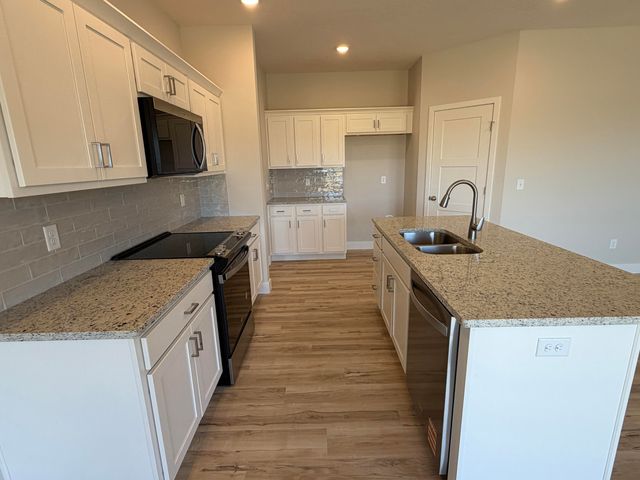 1281 N Maxine Avenue, Nixa, MO 65714