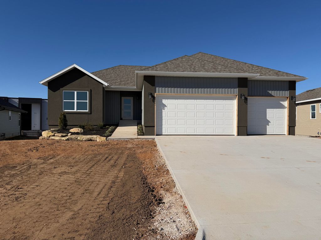 1281 N Maxine Avenue, Nixa, MO 65714