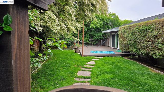 102 Brookfield Dr, Moraga, CA 94556