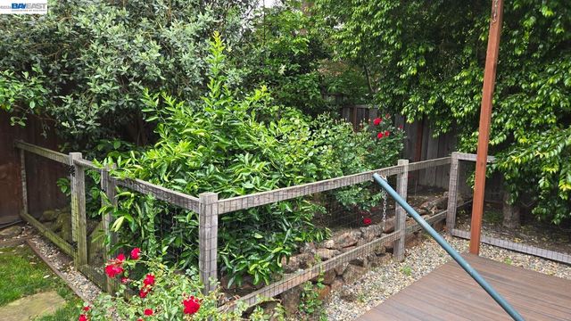 102 Brookfield Dr, Moraga, CA 94556