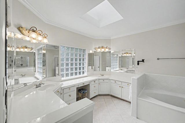 5886 Inwood Park Court, Houston, TX 77057