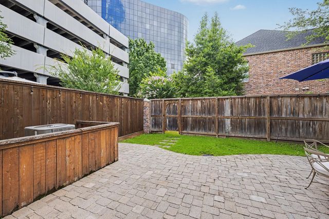 5886 Inwood Park Court, Houston, TX 77057