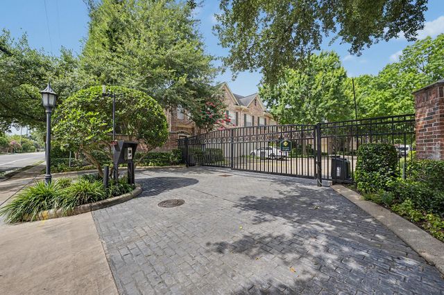 5886 Inwood Park Court, Houston, TX 77057