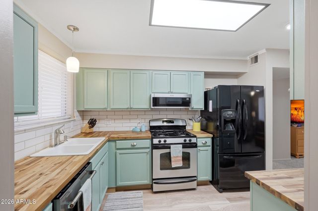 12244 N SAINT ANDREW Drive E, Sun City, AZ 85351