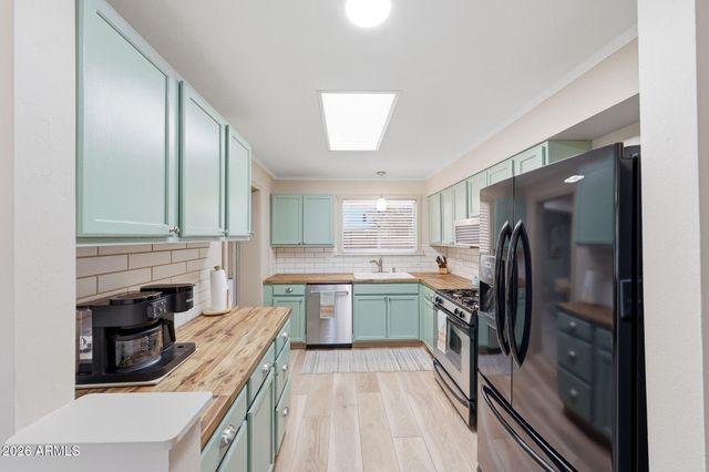 12244 N SAINT ANDREW Drive E, Sun City, AZ 85351