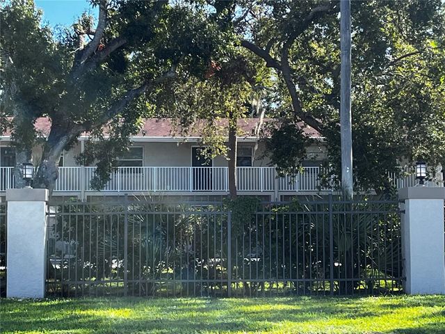 900 LA COSTA CIRCLE 4, Sarasota, FL 34237