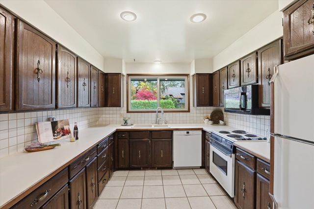 2416 S Crestline St, Spokane, WA 99203