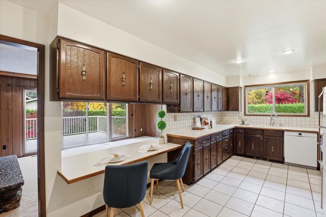 2416 S Crestline St, Spokane, WA 99203