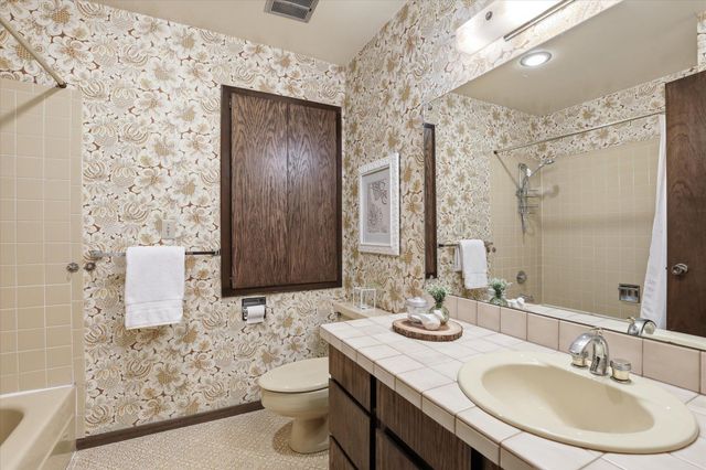 2416 S Crestline St, Spokane, WA 99203